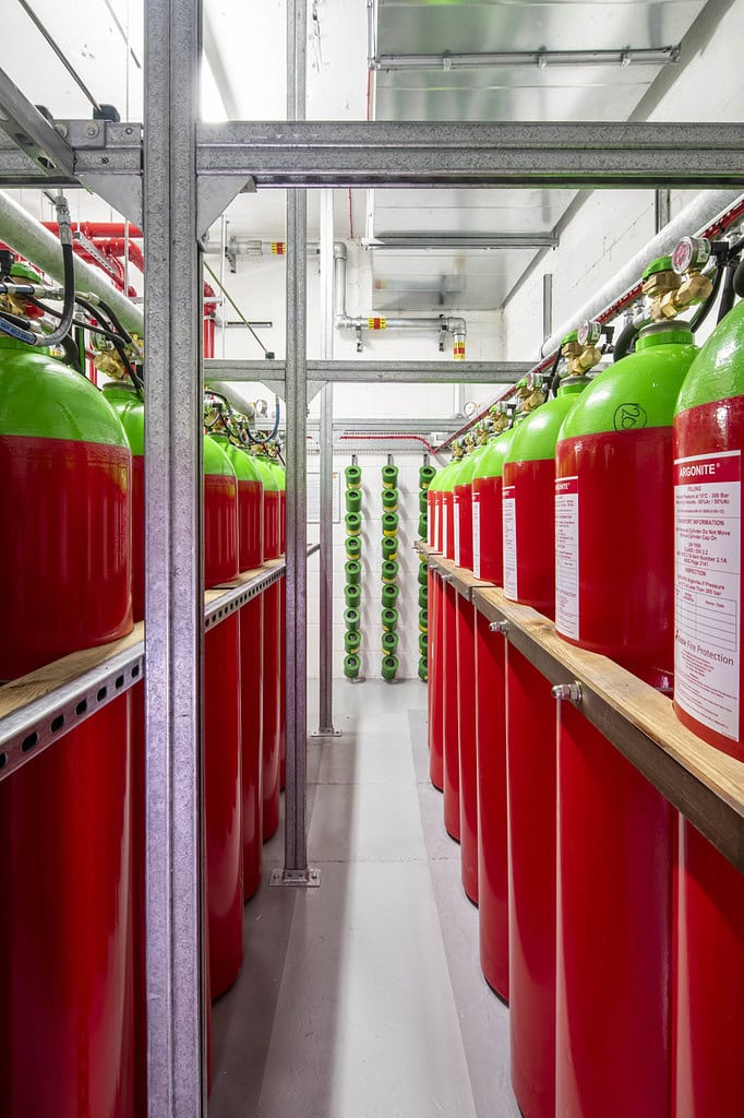 Для защиты IT-инфраструктуры от пожаров используют следующие методы